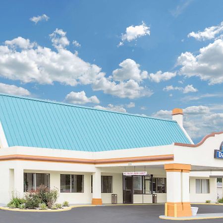 Days Inn By Wyndham Ruther Glen Kings Dominion Area Exterior photo