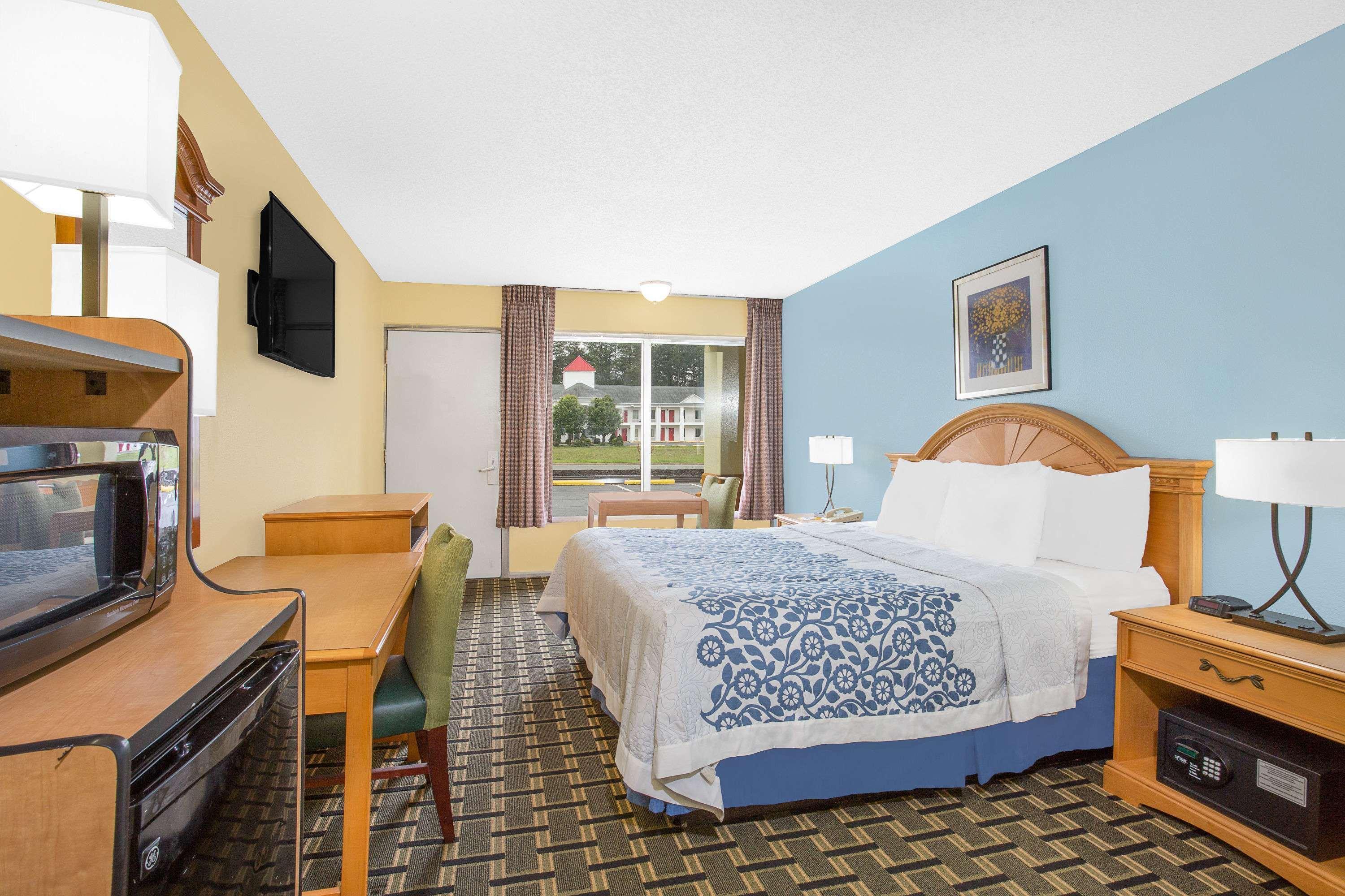 Days Inn By Wyndham Ruther Glen Kings Dominion Area Exterior photo